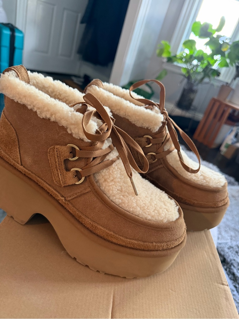 UGG Classic New Heights Lace-Up Platform Boots Chestnut Size 9